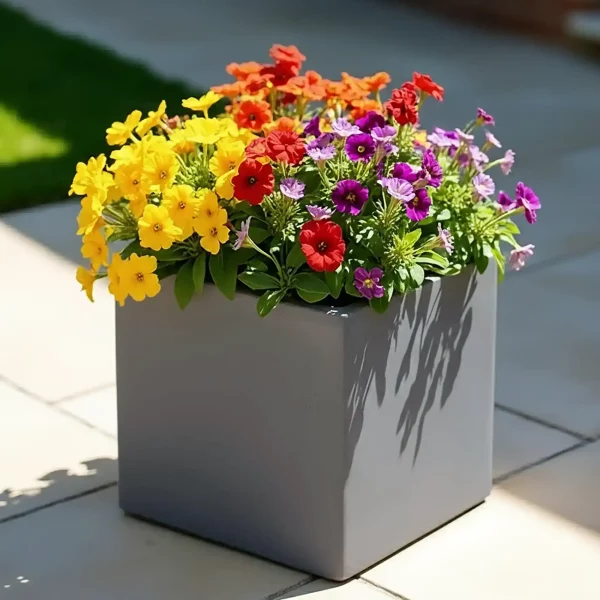 Square Box Grey Light Concrete Garden Planter H25 L25 W25 cm, 16 ltrs Cap.