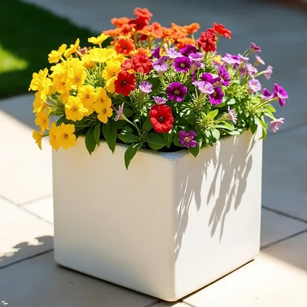 Square Box White Light Concrete Garden Planter H25 L25 W25 cm, 16 ltrs Cap.