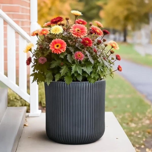 Ribbed Black Round Outdoor Garden Planter D36.5 H37 cm, 38 ltrs Cap.